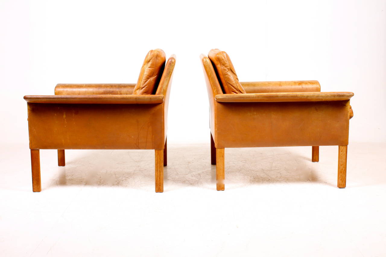 Great looking pair of easy chairs in patinated leather and teak designed by Hans Olsen. Made in Denmark in the 1960s. Original condition.