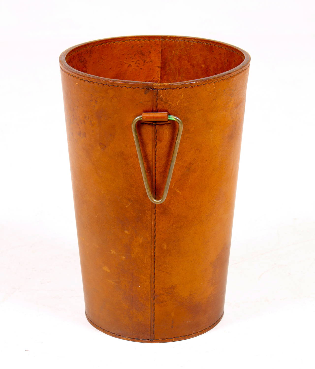 Rare small size waste paper basket in patinated leather by Carl Auböck.
Made in Austria. Great original condition.
