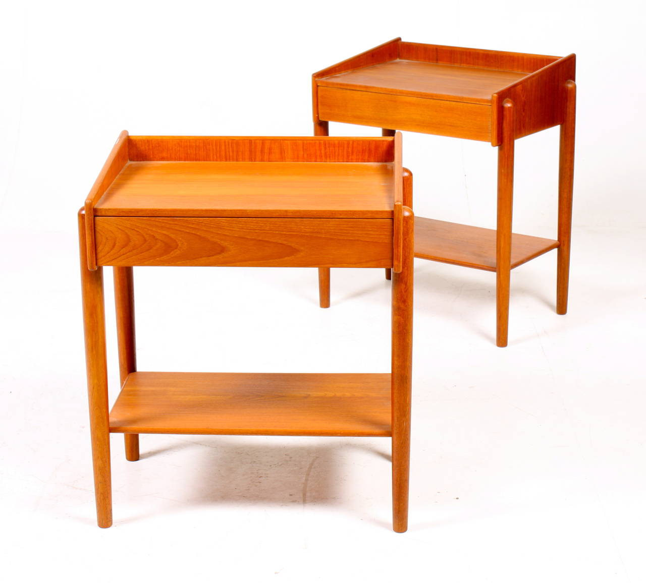Pair of nightstands in teak, designed by Maa. Børge Mogensen and made by Søborg furniture, Denmark in the 1950s. Great original condition.