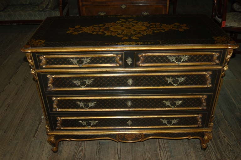 French chest in lacquered gilt chinoisoire, made circa 1910. This is a beautiful chest having two short drawers over three long drawers. Beautiful moldings and carvings on the front of each drawer. Nicely shaped skirt to the front and both sides.
