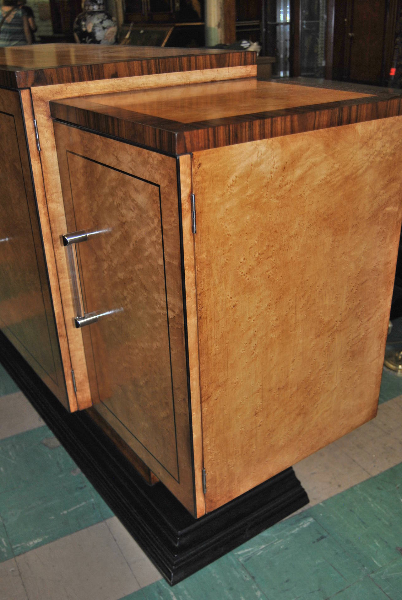 20th Century English Bird's-Eye Maple and Rosewood Sideboard or Bar In Excellent Condition In Savannah, GA