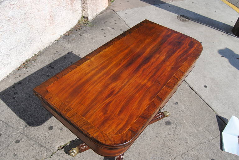 Early 19th Century, English Rosewood and Mahogany Tea Table In Excellent Condition In Savannah, GA