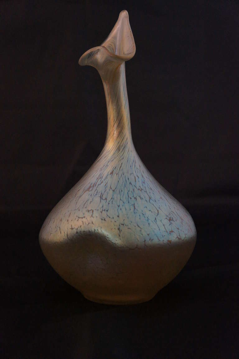 Vase in form of a rose vessel 