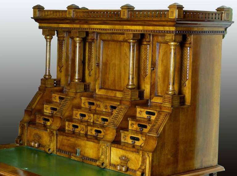 Early 19th Century Unique Palace Entrance Desk  In Good Condition For Sale In Santander, ES