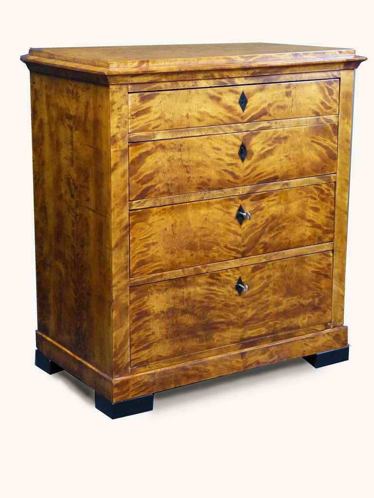 Small satin birch chest of drawers-aka tiger birch- of fine proportions with 4 graduating drawers over ebonized block feet. The drawers with buffalo horn rhomboidal escutcheons. The satin birch of equal quality on all sides and of a fine rusty and