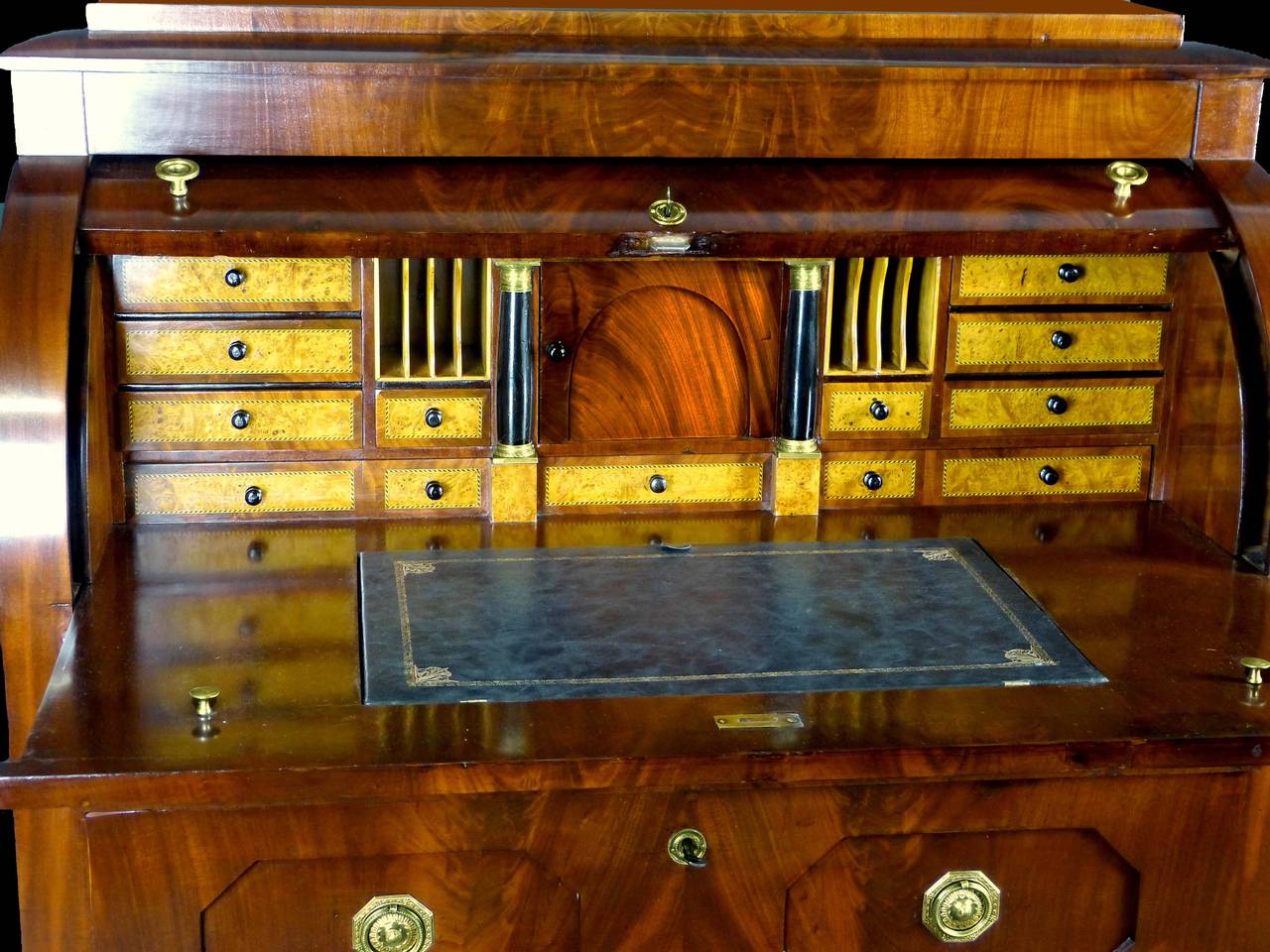 Early 19th Century Biedermeier Cylinder top Bureau Secretaire