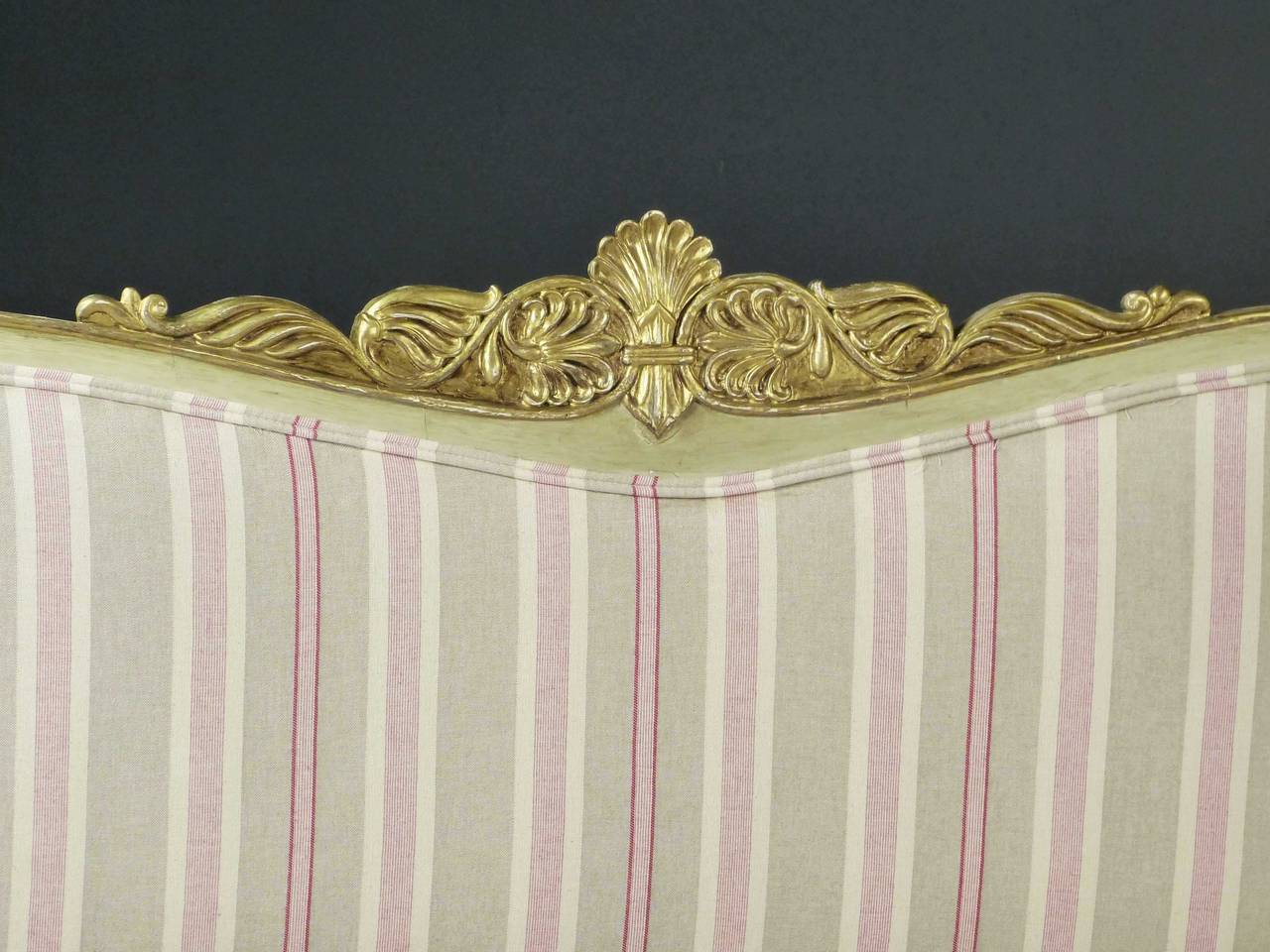 19th Century Swedish Settee Sofa Painted and Parcel-Gilt Gustavian In Excellent Condition For Sale In Santander, ES