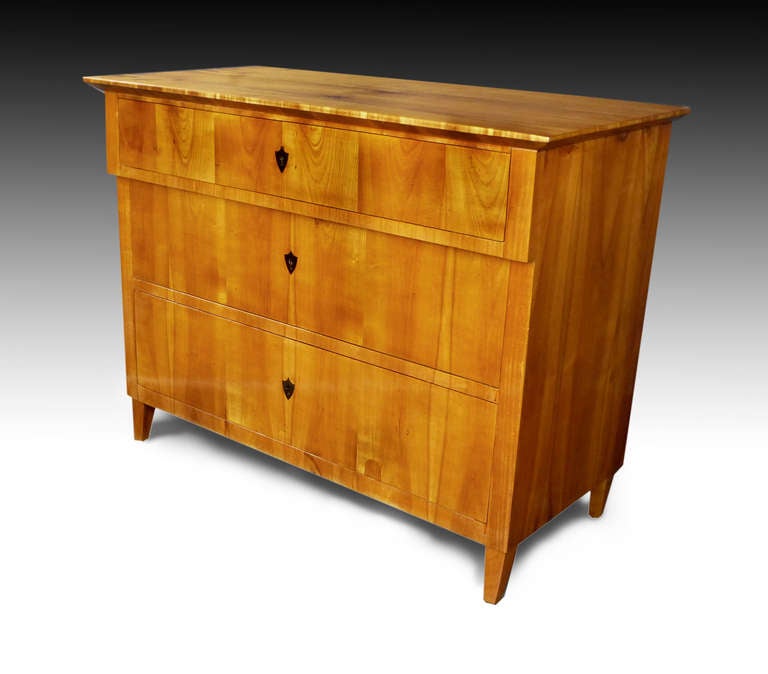 Commode Chest of Drawers 19th Century Biedermeier Period  In Excellent Condition In Santander, ES