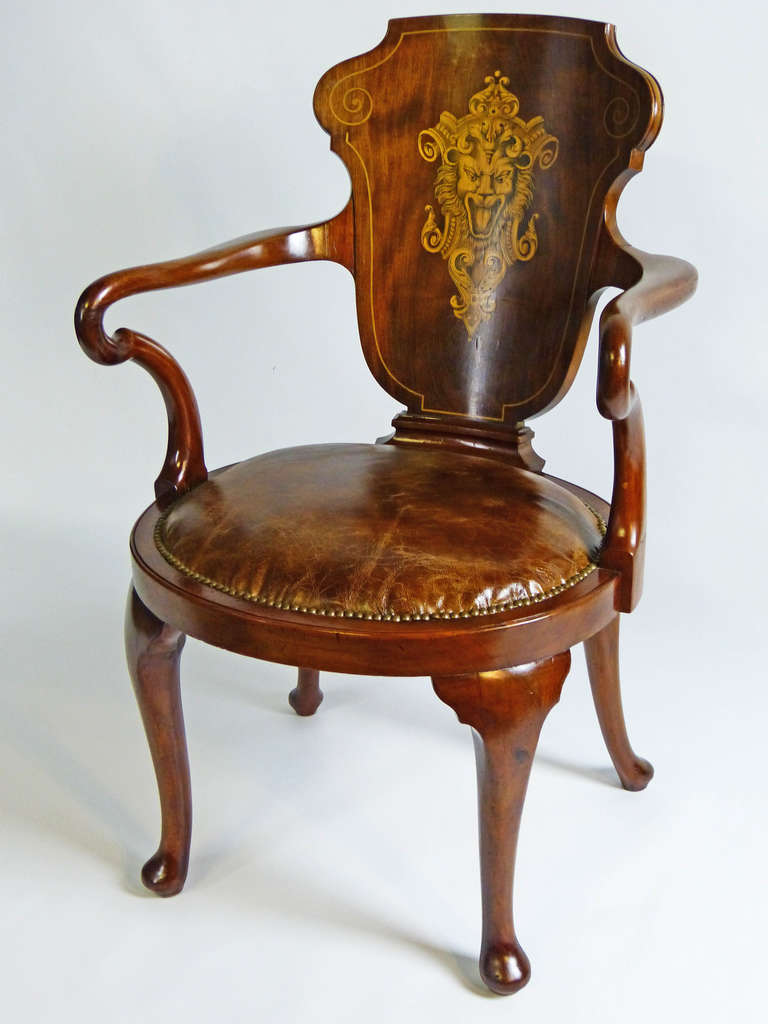 Edwardian English Captain´s Armchair with Heraldic Lion Head Engraving