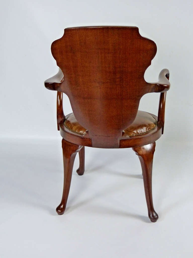 English Captain´s Armchair with Heraldic Lion Head Engraving In Excellent Condition In Santander, ES