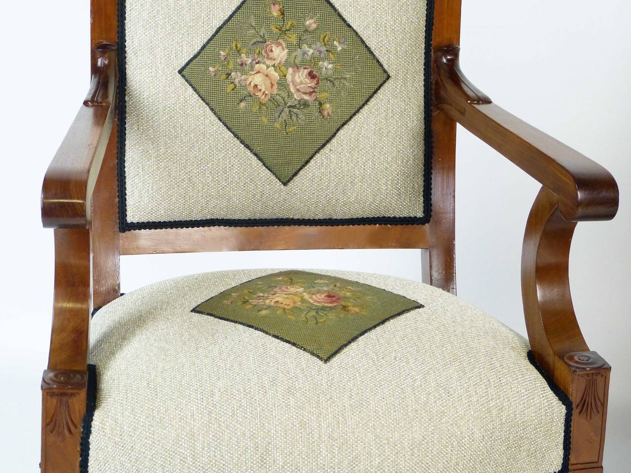 Early 19th Century Pair of Directoire Swiss Armchairs In Excellent Condition In Santander, ES