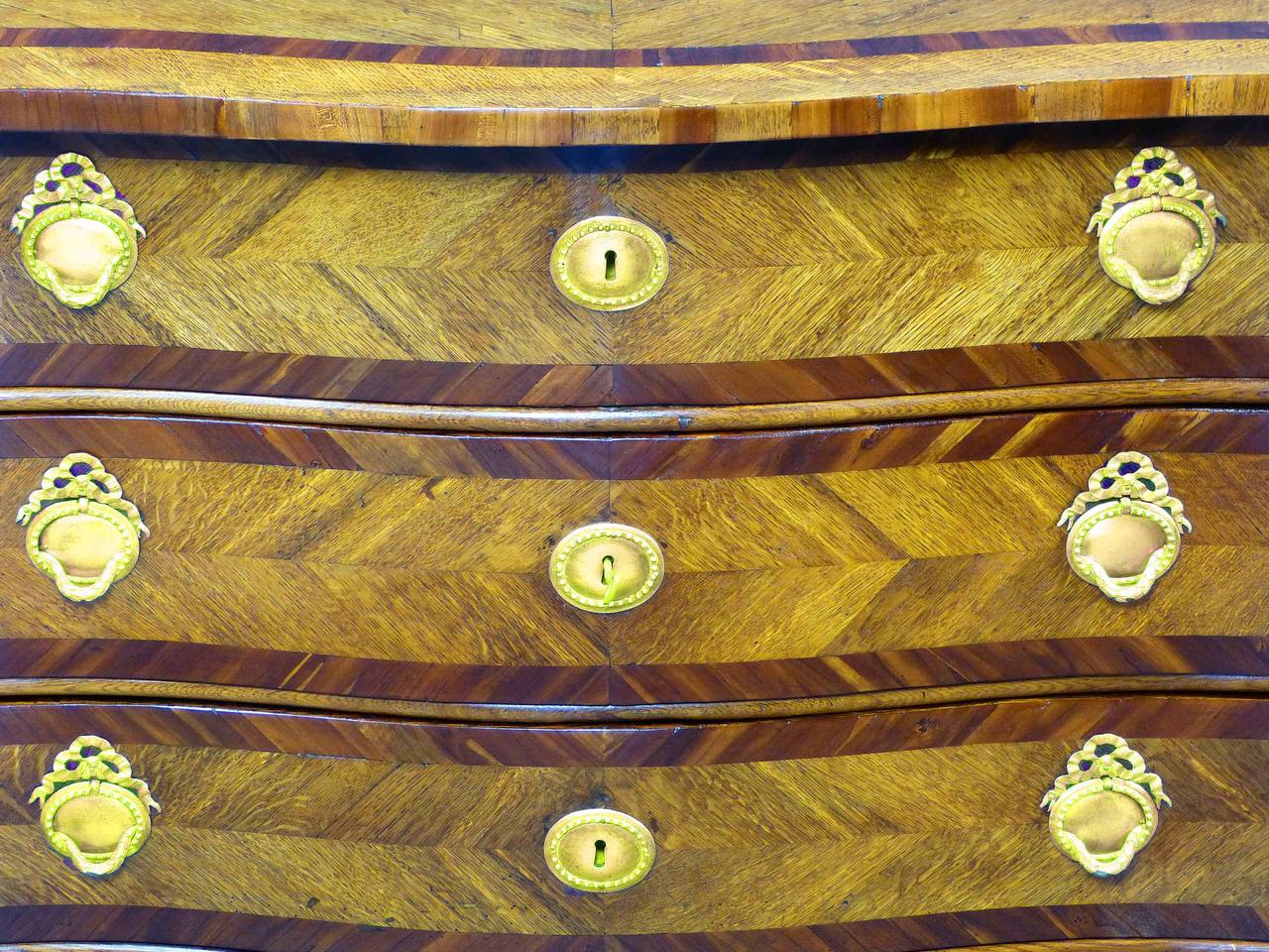 Mid-18th Century Flemish Baroque Serpentine Commode Chest of Drawers  2