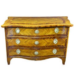 Mid-18th Century Flemish Serpentine Commode Chest of Drawers 8