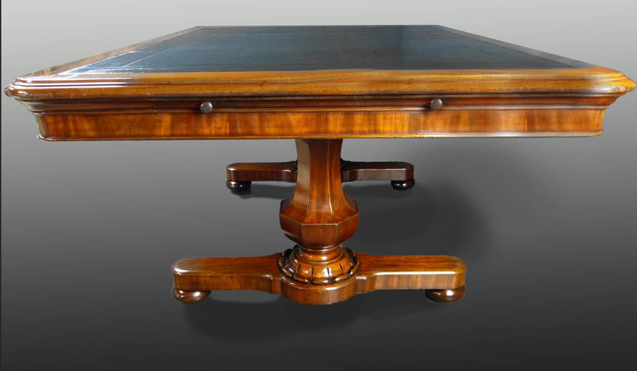 Large 19th Century Irish Writing Table Desk by Williams & Gibton In Excellent Condition In Santander, ES