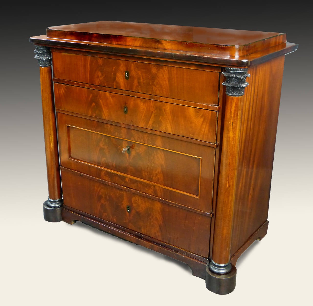 Early 19th Century Danish Biedermeier Commode Chest of Drawers  In Excellent Condition In Santander, ES