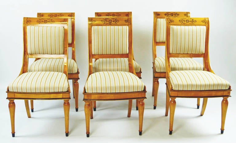 Viennese Set of Six Biedermeier Dining Chairs Hand Painted Austrian Design In Excellent Condition In Santander, ES
