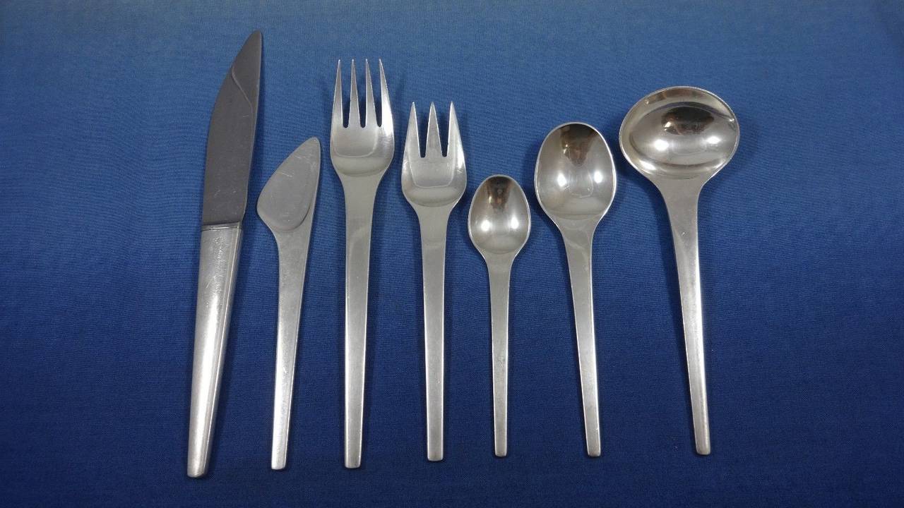 The Caravel cutlery pattern has won numerous awards including the prestigious ‘Der goldene Löffel’ (1963) where the jury praised Caravel for its brilliant functionalist expression, style and understanding of silver. The Caravel pattern is signature