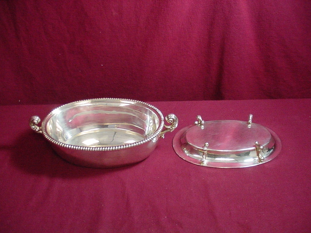 Tane (the TIFFANY of Mexico) sterling Entrée server with lid. Note: Lid becomes footed serving plate. 14” x 7 ¾” x 5 ¼”