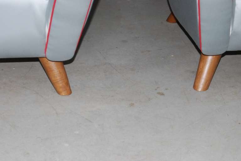 Einzigartiges Paar französischer Sessel im Stil von Jean Royere