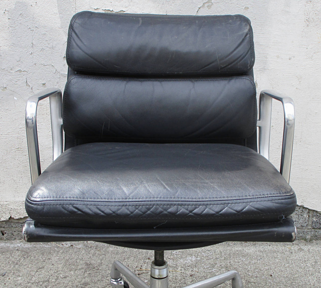 Soft Pad Chair, Charles and Ray Eames for Herman Miller In Excellent Condition For Sale In Hudson, NY