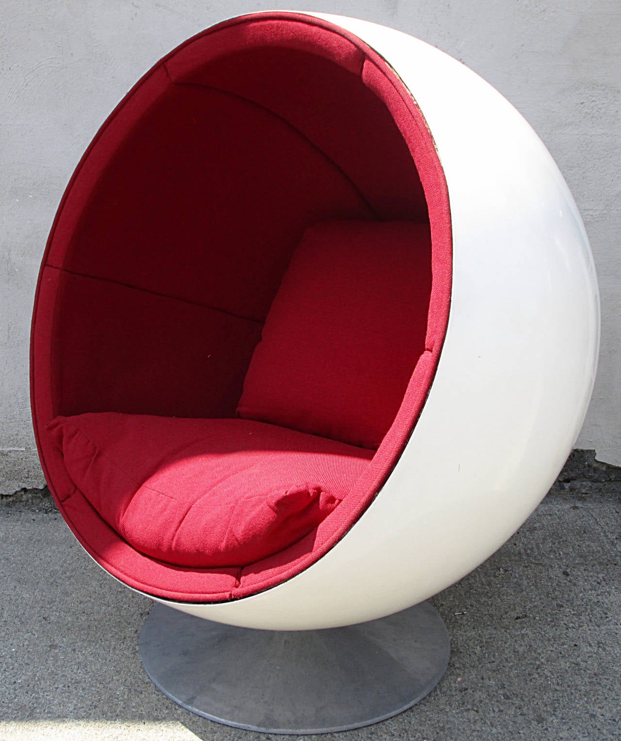 Mid-Century Modern Ball Chair by Eero Aarnio