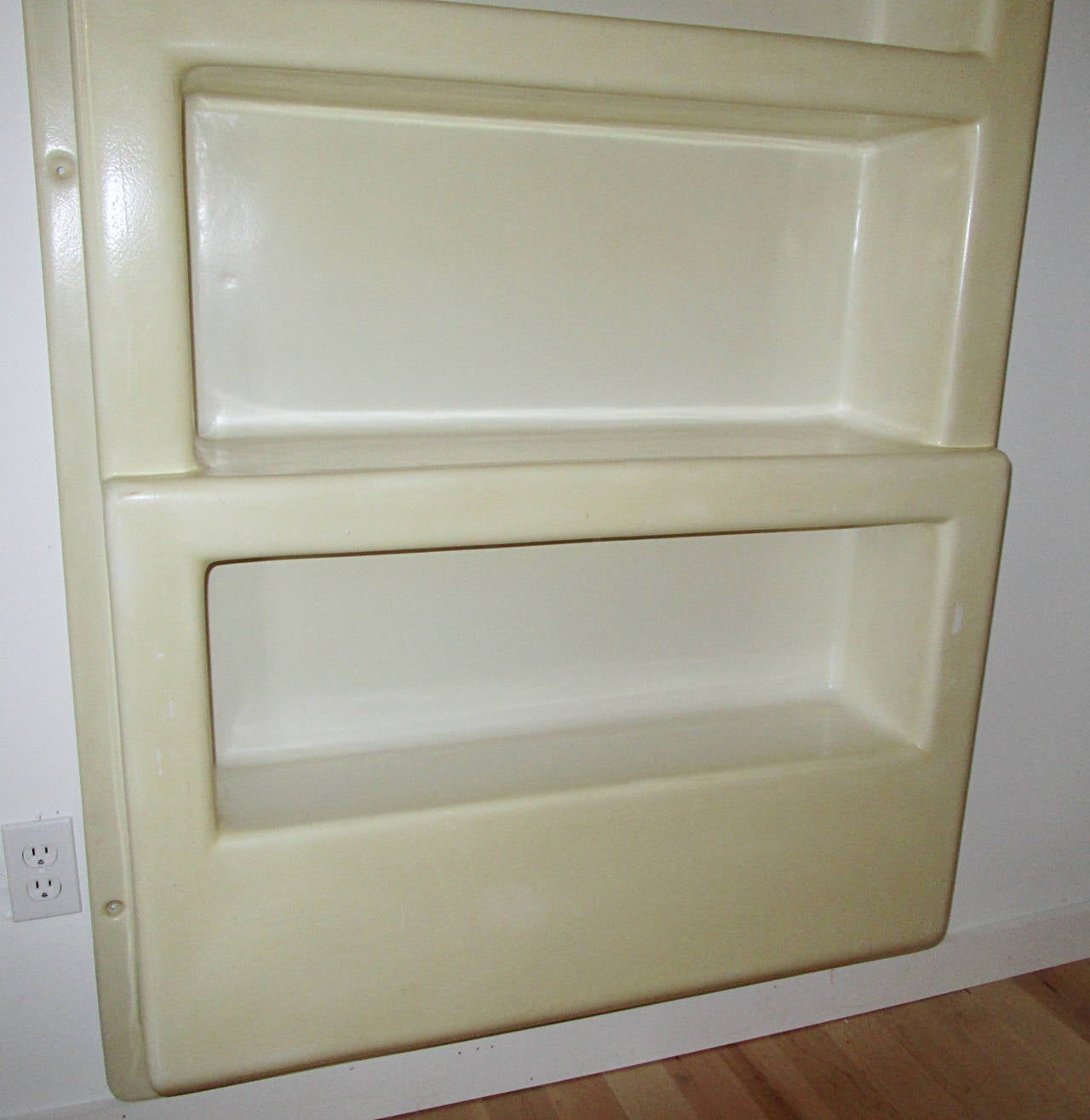 plastic wall mounted shelves