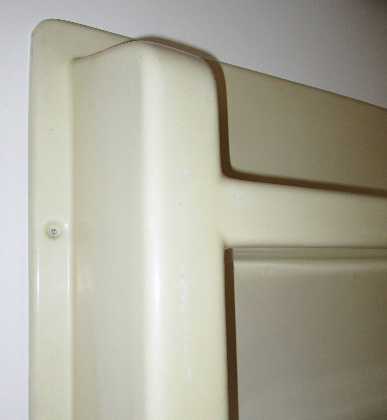 wall mounted plastic shelves