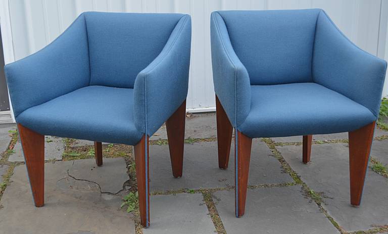 Pair of Italian Modernist Chairs For Sale 3