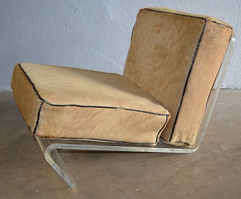 Pair of Lucite Low Lounge Chairs In Excellent Condition For Sale In Hudson, NY