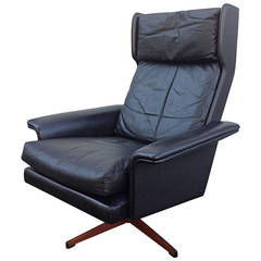 Black Leather Wingback Swivel Chair by Komfort