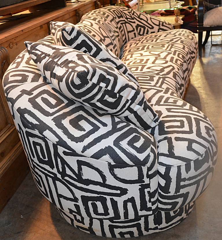 Biomorphic Sofa by Directional In Excellent Condition In Hudson, NY