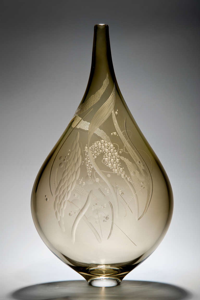 Mariniere vase is a unique artglass sculptural vessel, covered in the British artist, Heather Gillespie's signature engraving. Treating the three-dimensional object as her canvas, no two pieces are the same.

If one were to fuse the aesthetic of Art