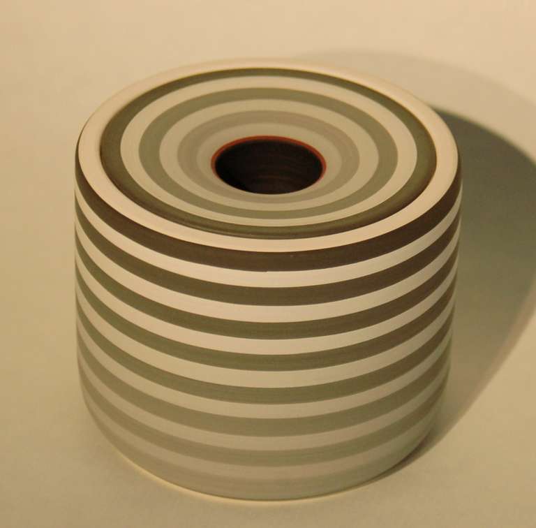 Porcelain pot by a young South Korean artist Jin Eui Kim, who creates the majority of his works on the wheel. He applies up to eighteen tones of slip onto the surface by brushing. He explores the illusory optical effects that are commonly