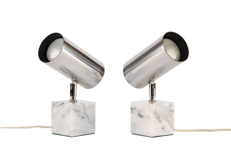 Pair of Robert Sonneman marble-base articulating spot lights. These small lamps are great for illuminating artwork. The cylindrical aluminum shades rotate 360 degrees and tilt up and down.