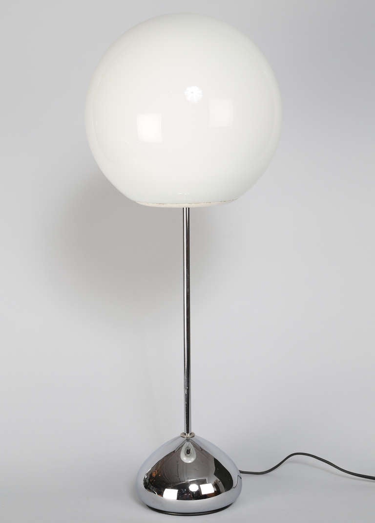Elegant 1970s chrome table lamp by American lighting designer Robert Sonneman. The large frosted-glass globe seems magically supported by a thin rod and weighted teardrop-shaped base. Switch under painted-metal globe holder. 24-1/2