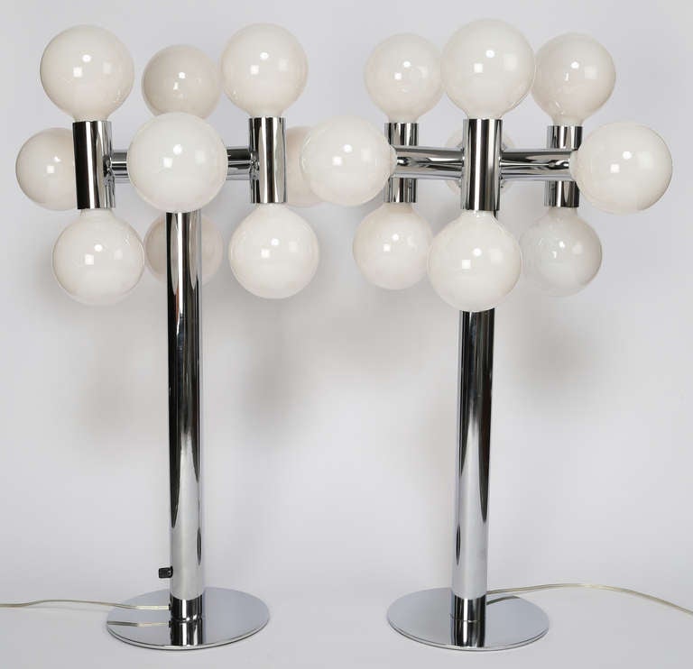 Bold 1970s Pair of Robert Sonneman Chrome Table Lamps In Good Condition For Sale In Brooklyn, NY