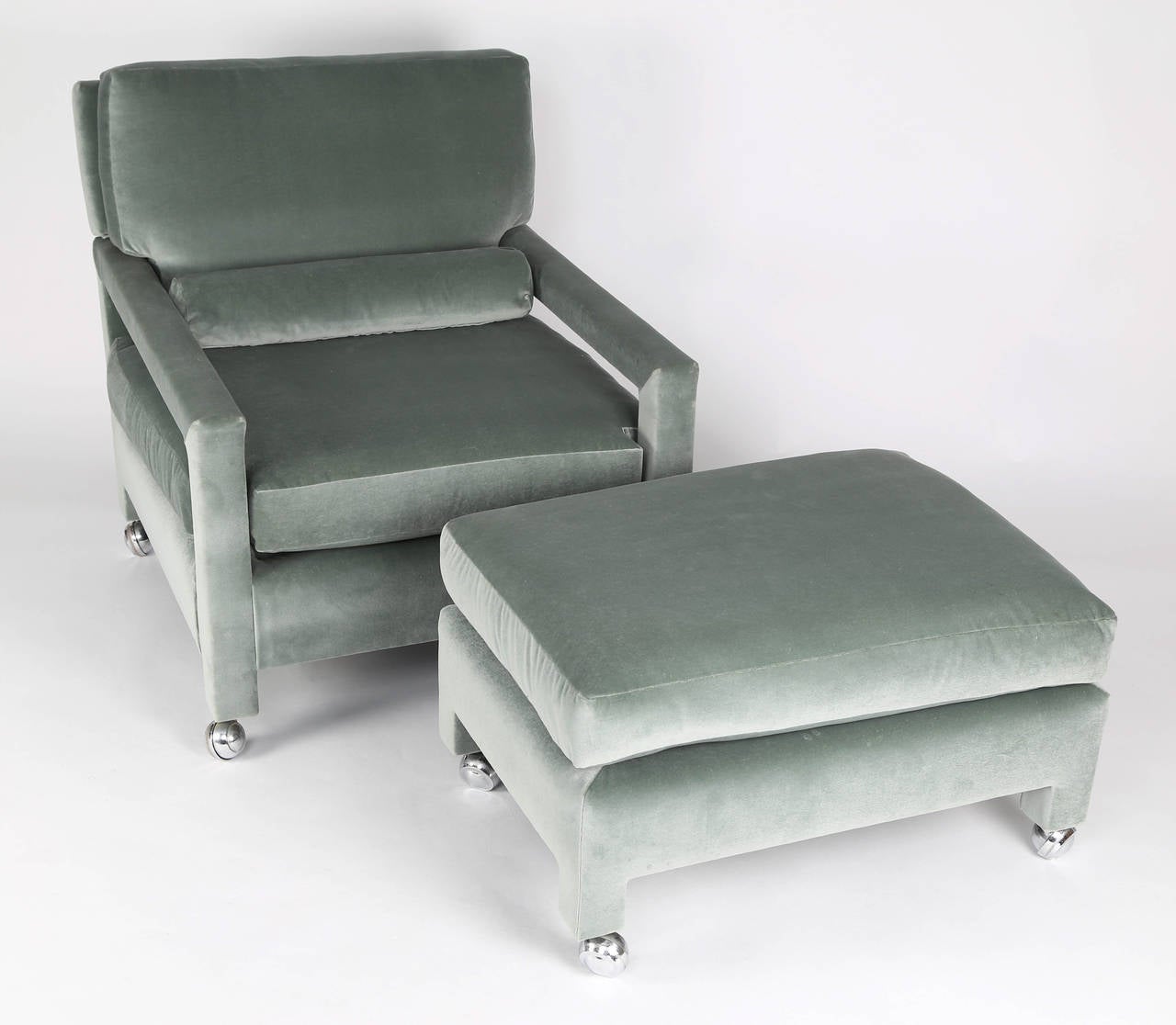 Milo Baughman Reclining Lounge Chair and Ottoman on Casters In Excellent Condition In Brooklyn, NY