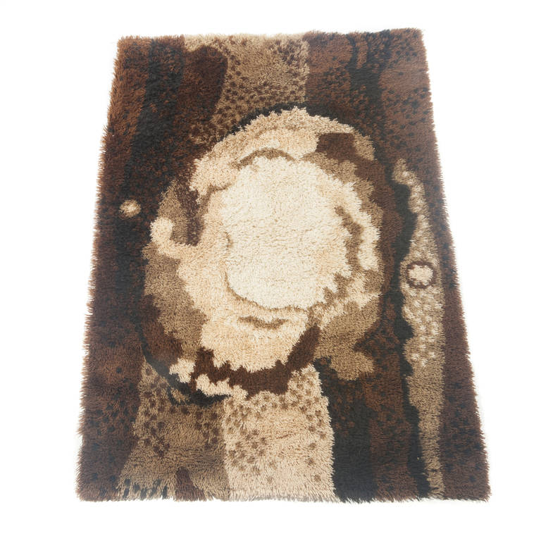 Shag carpet in an abstract pattern with various shades of brown, tan and ivory. Warm tones. 




