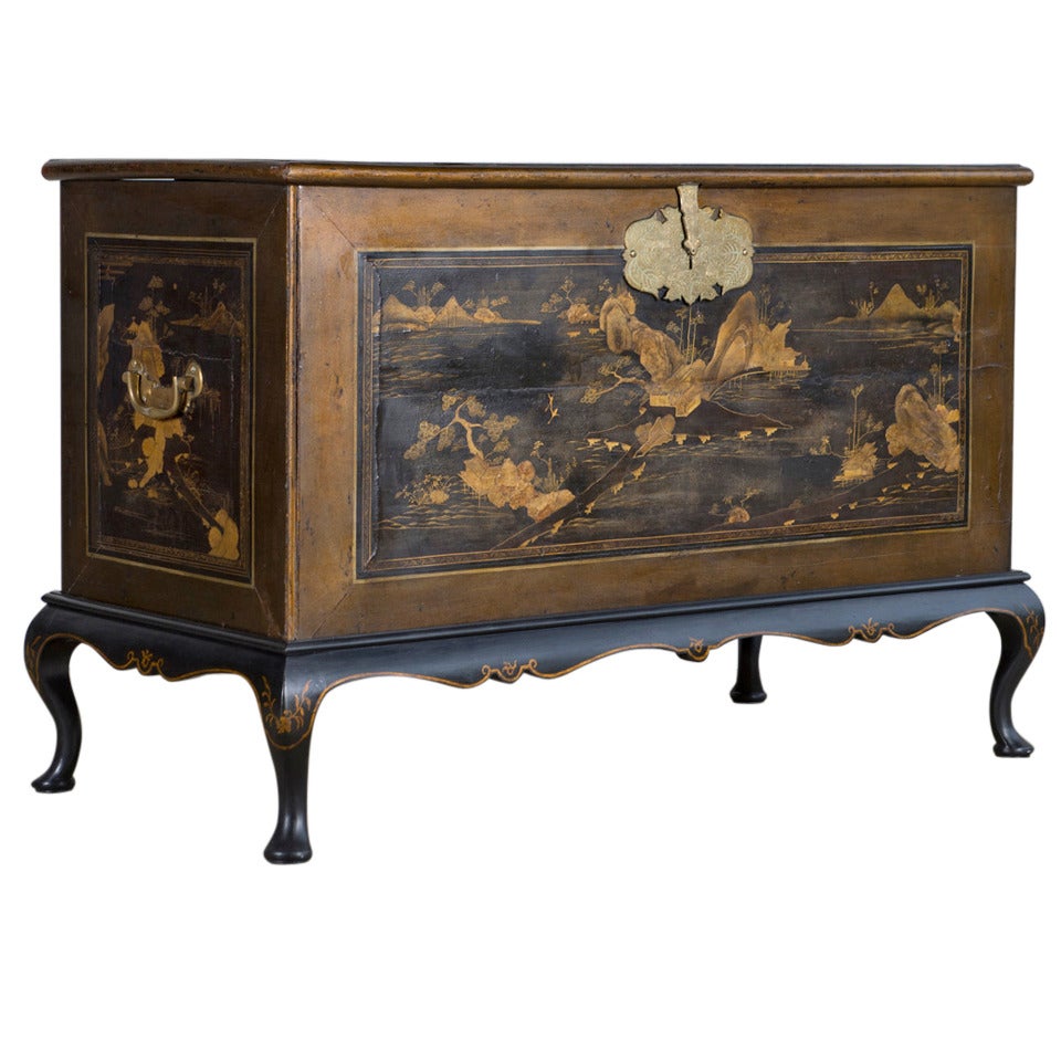 A black and gilt Japanned Coffer On Stand, Circa 1730. For Sale