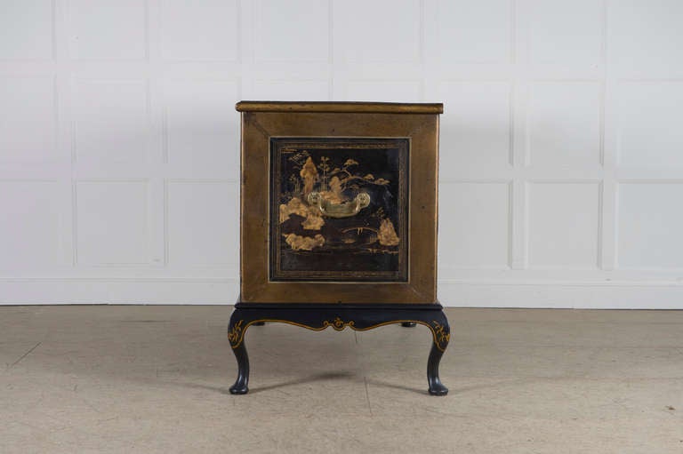 George II A black and gilt Japanned Coffer On Stand, Circa 1730. For Sale