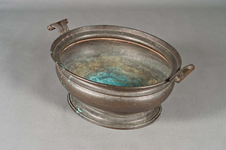 Late 18th Century Copper Twin Handled Jardiniere with Tapered Oval Body Raised on Oval Foot In Good Condition For Sale In Avington, Hampshire