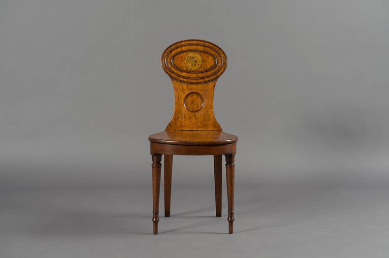 British A pair of oak hall chairs circa 1800 For Sale
