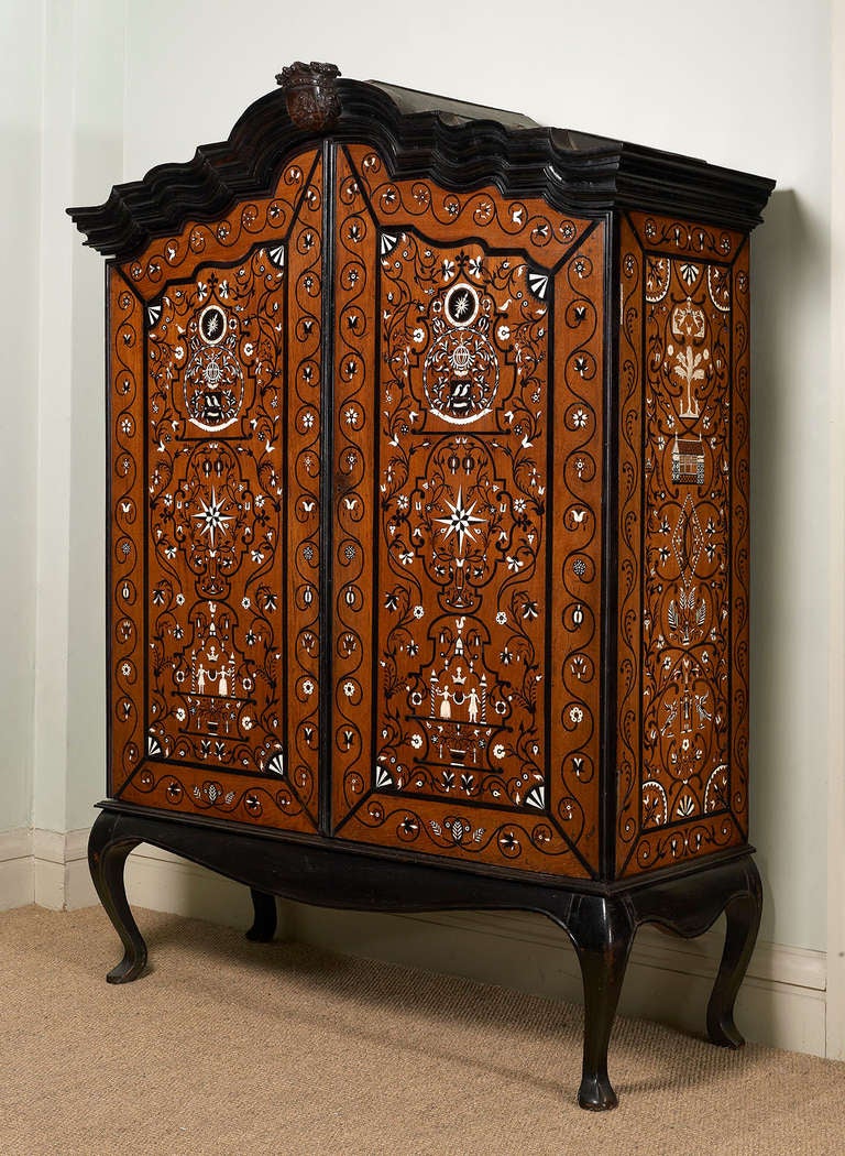 the cresting carved with the Dutch Republic Lion. 18th century.
The inlay suggests that the cabinet was made on the occasion of a marriage, though the families are not as yet identified.