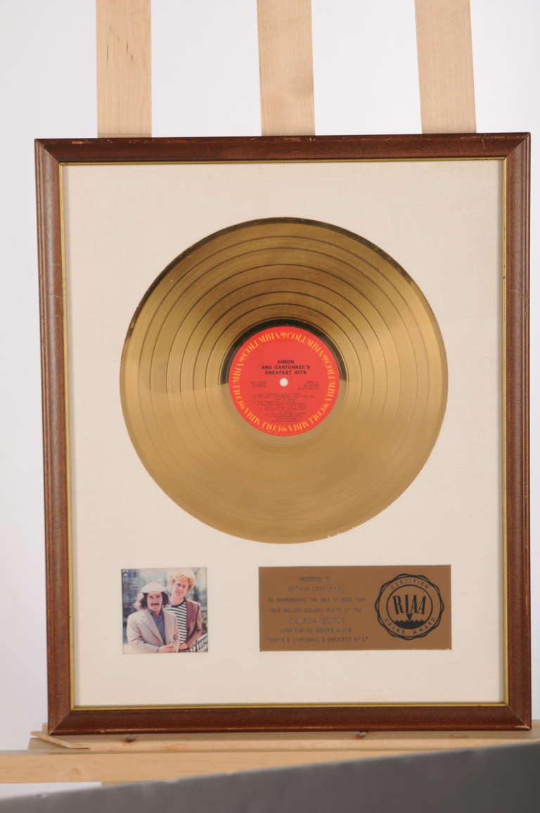 A unique gold sales award, presented for sales in the US of more than $1000000 RIAA certified. White matte textured background and within a moulded wooden frame.
Previously in the collection of Linda Grossman Garfunkel companion and spouse