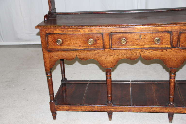 George III Period Oak High Dresser In Good Condition For Sale In Cambridge, MA