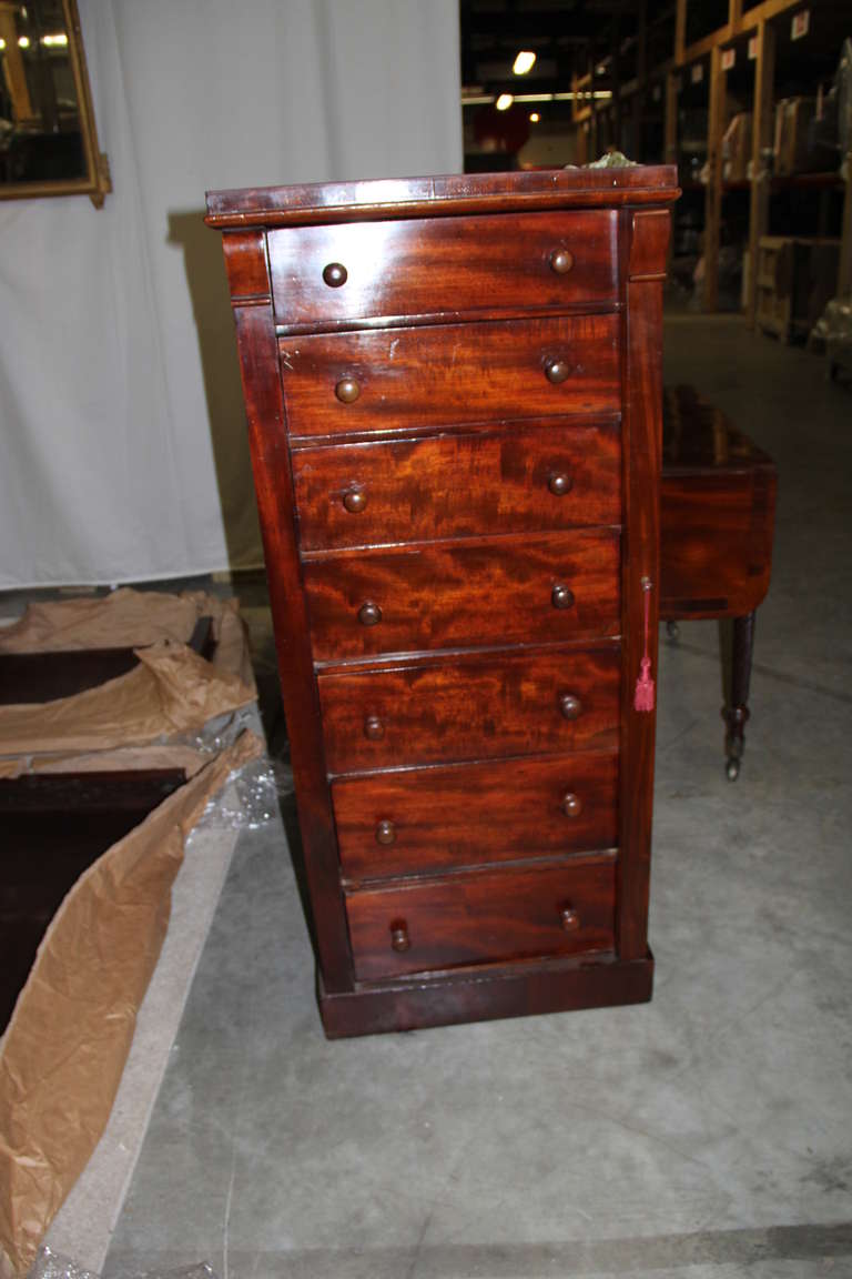 English mahogany Semainier chest of drawers with working original key lock. Seven drawers total.