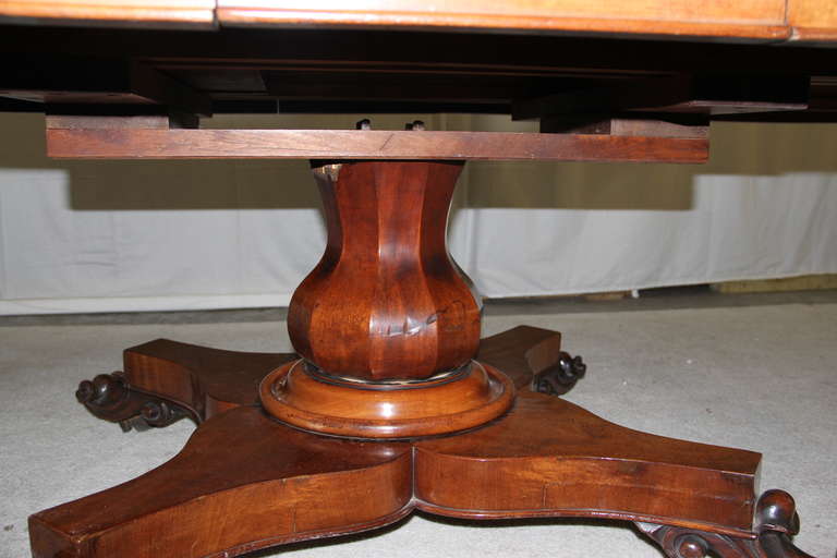 Extendable Mahogany Pedestal Dining Table For Sale 2