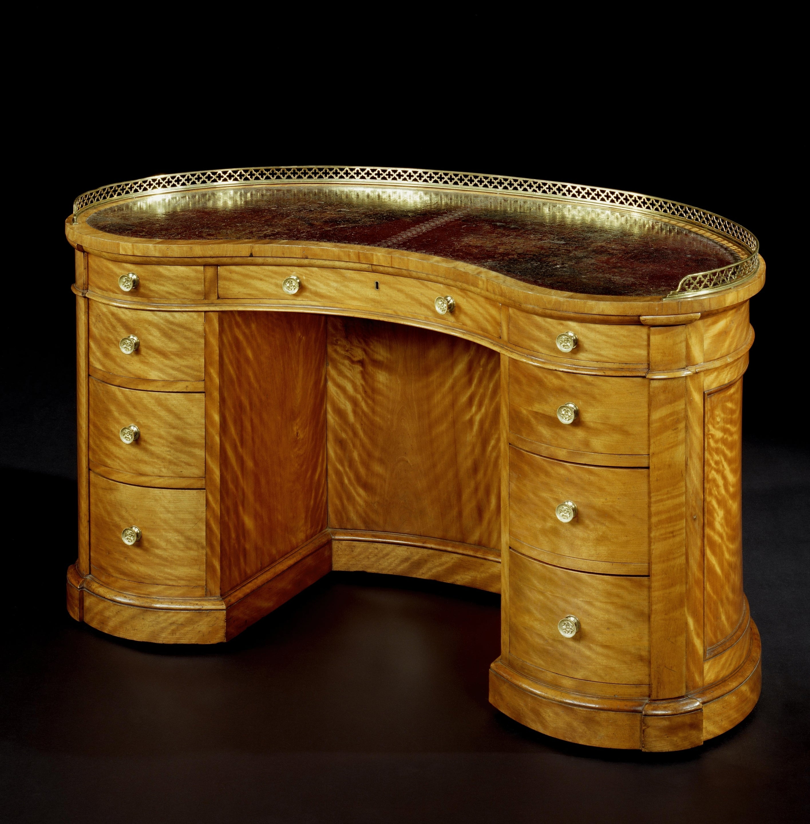 A Victorian Satinbirch Kidney Shaped Desk (4419611) For Sale