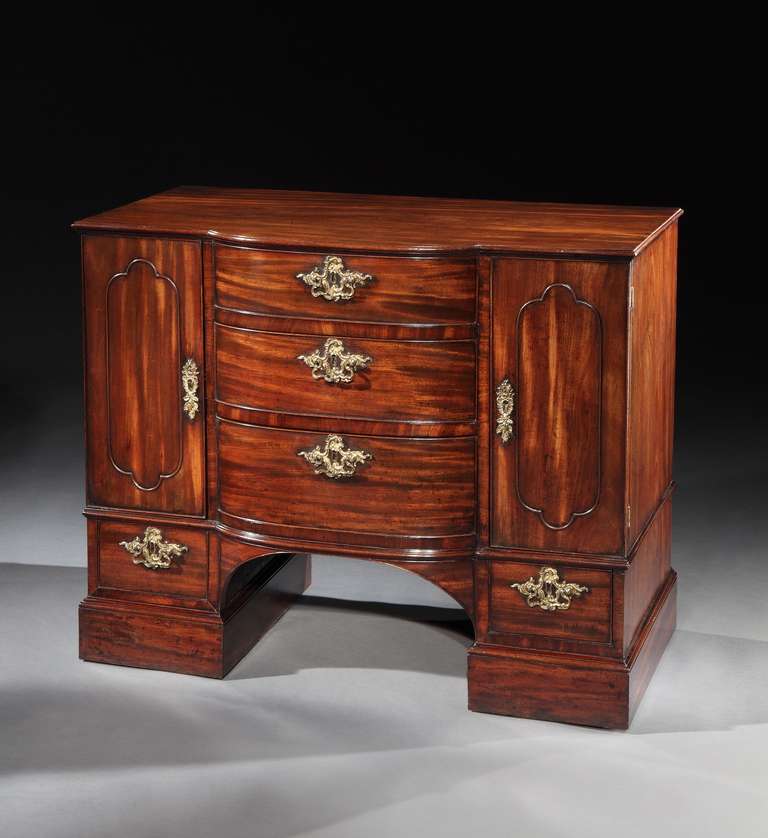 A Pair of George III Mahogany Commodes Attributed to Wright & Elwick (4415521) In Excellent Condition For Sale In London, GB