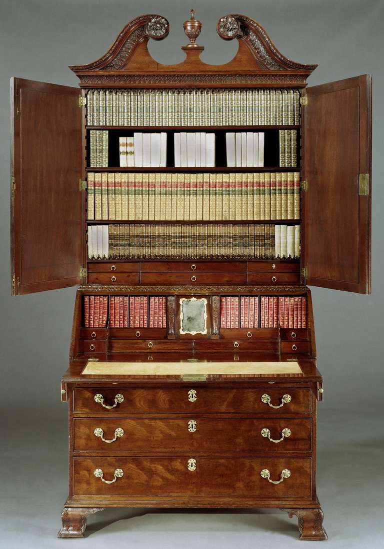A George III Mahogany Bureau Cabinet (4487801) In Excellent Condition For Sale In London, GB